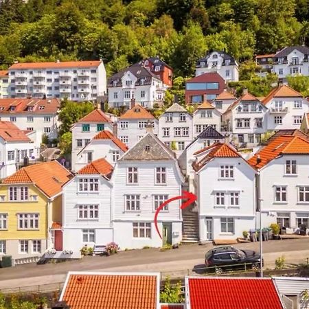 Leilighet I Bergens Vakreste Gate - Nydelig Utsikt Over Innseilingen Til Bergen! Exteriör bild